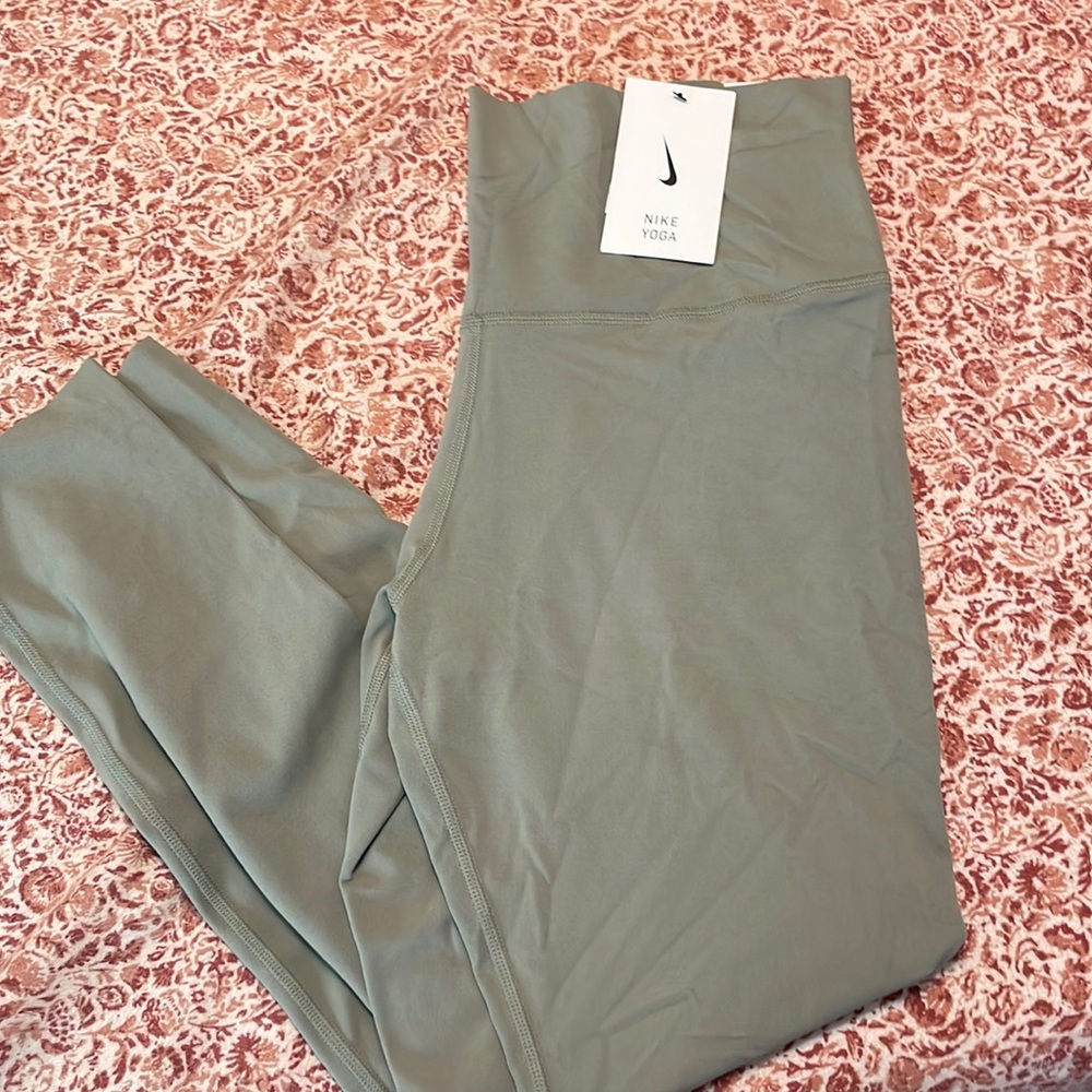 Sage green Nike yoga leggings
